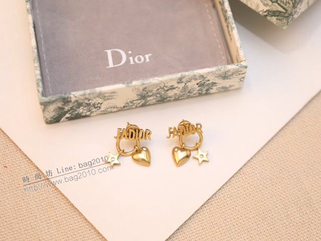 Dior飾品 迪奧經典熱銷款字母愛心耳環 氣質個性耳釘  zgd1301